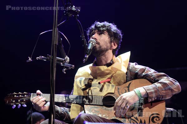 GRUFF RHYS - 2011-03-04 - PARIS - Cafe de la Danse - 